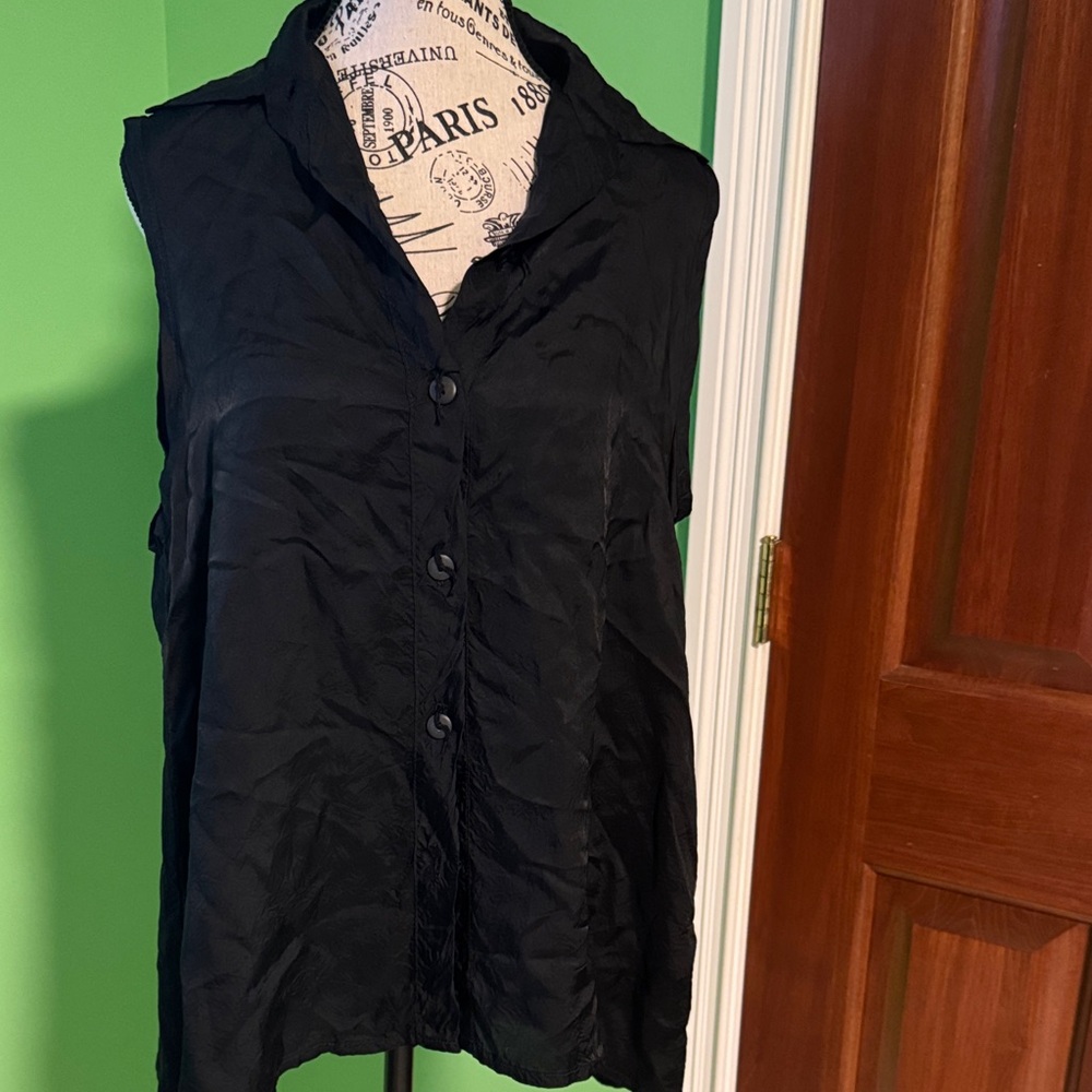 Chic Black Button-Up Blouse
